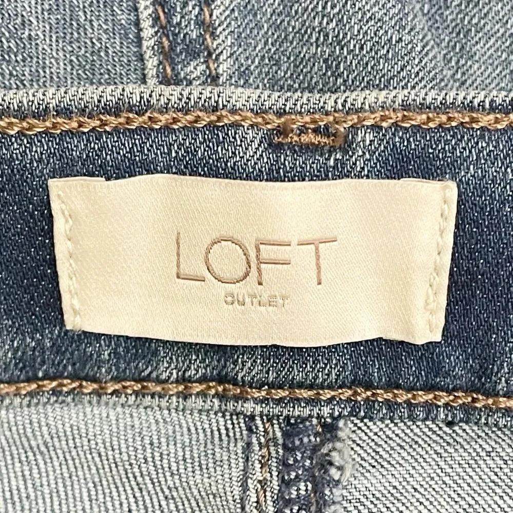NWT LOFT Bermuda Roll Denim Shorts Size 8 Medium Wash Distressed Cuffed Stretch